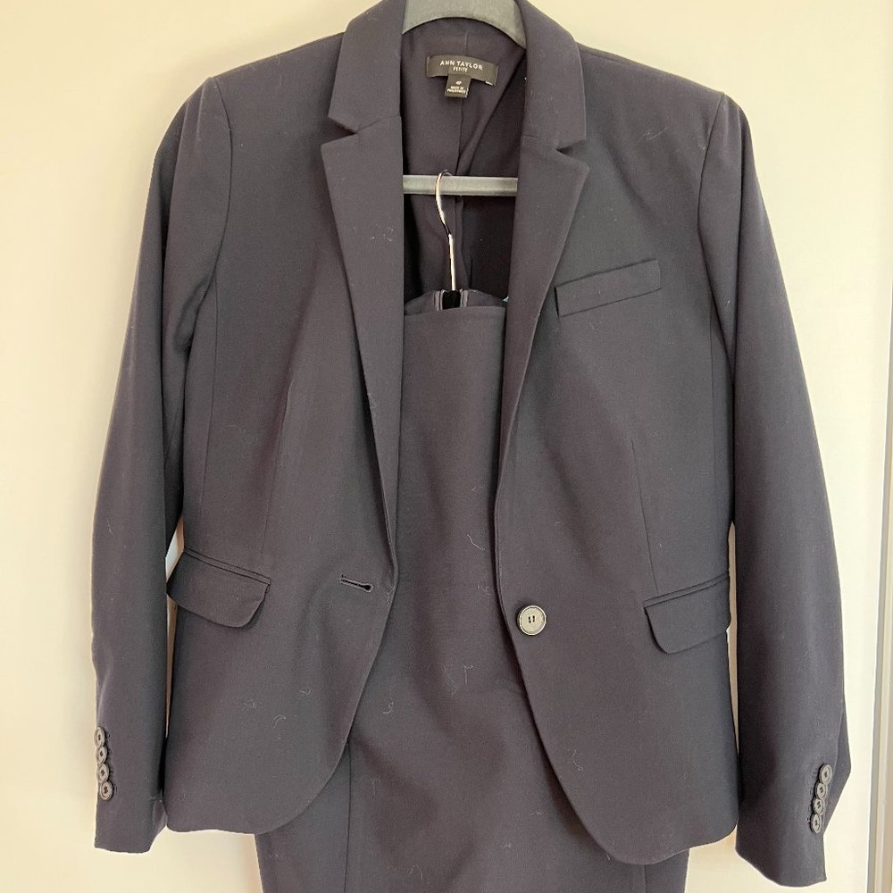 Ann Taylor 2-Piece Navy Suit **4P blazer and 6P skirt**